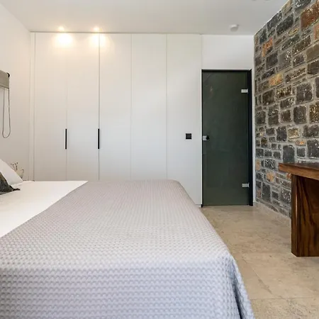 Villa Celine Private Residences Lentas